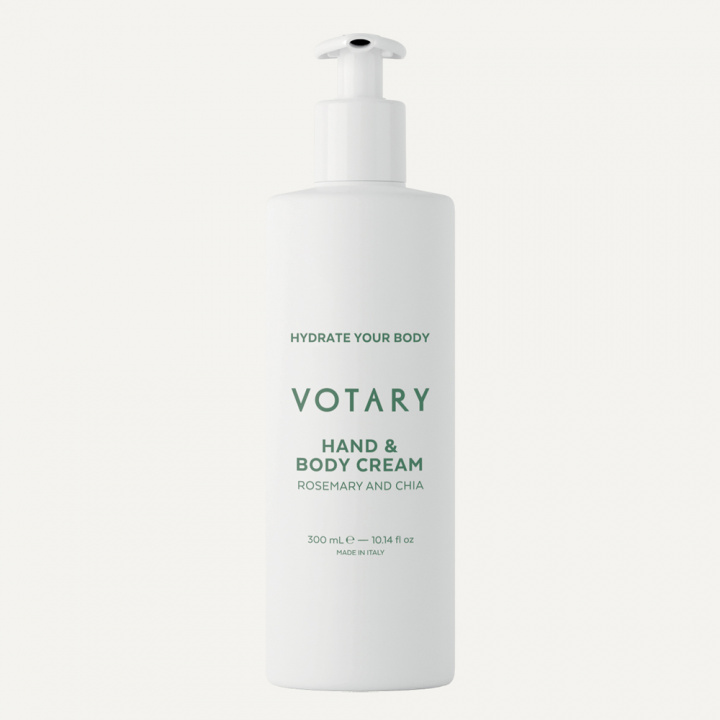 VOTARY HAND & BODY CREAM, ROSEMARY & CHIA IN INVISIBLE DISPENSER 300ML in the group BOUTIQUE BAZAAR / CONTRACT CLUB / VOTARY at AMEGA LAB AB (VOTRC18211P1EUR)